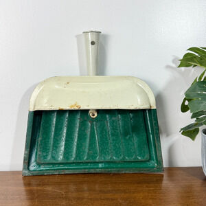 Vintage Metal Dust Pan Forest Green USA Farmhouse Decor Primitive Grandma-Core
